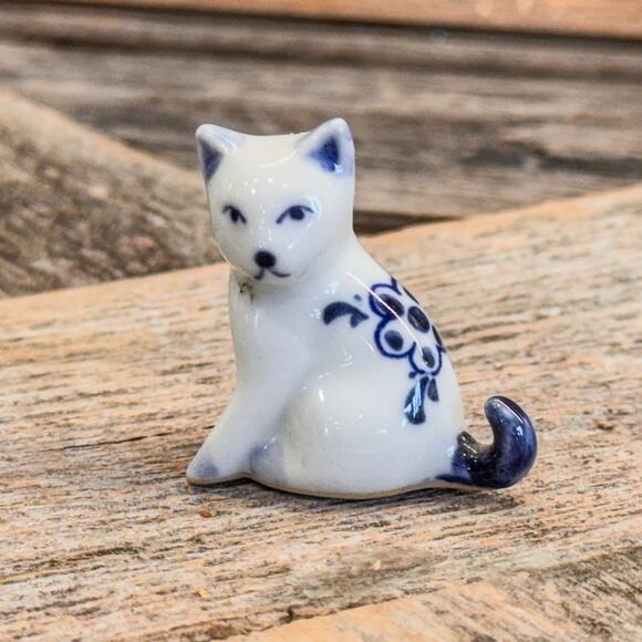 Most Adorable Collection of 9 - Vintage Miniature Cat and Kitten Figurines - Picture 7 of 10